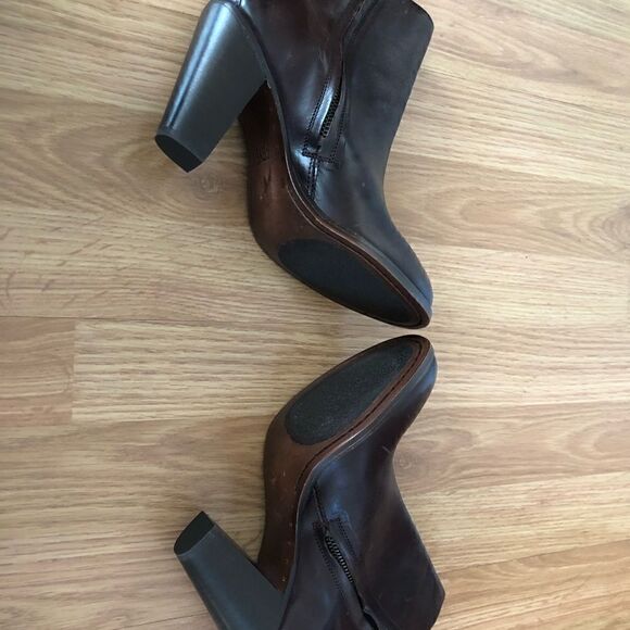 FRYE Jenny 3475388-DBN Dark Brown Leather Side-Zip Booties - Picture 13 of 13